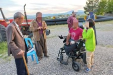 فرمانده قرارگاه شهید کاظمی به عیادت بیماران صعب‌العلاج رفت