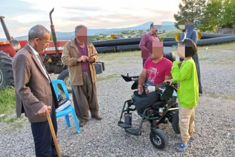 فرمانده قرارگاه شهید کاظمی به عیادت بیماران صعب‌العلاج رفت