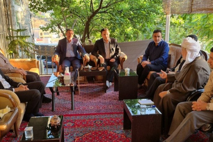 از ماموستا قادری در  ۴۵ سال خدمت در سنگر نماز جمعه تجلیل شد