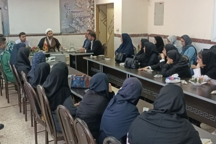 جشن تکلیف سیاسی برای دانش آموزان رای اولی شهرستان پاوه برگزار شد