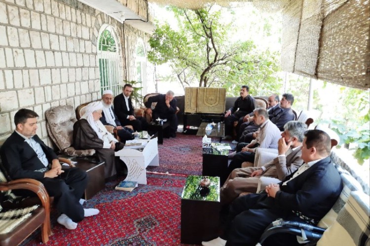 رئیس واعضای ستاددفترشورای نگهبان باامام جمعه پاوه دیدار کردند