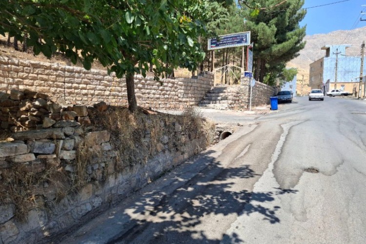 لزوم تسطیح ورودی جاده ویمیر و روکش بتنی برخی جداول سطح شهر پاوه