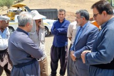 بازدید فرماندار پاوه از پروژه روکش آسفالت در شهرستان پاوه