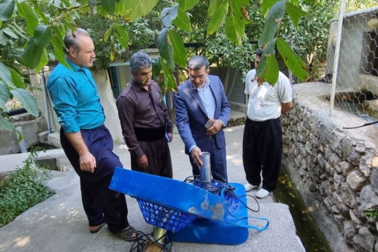 تجهیز مزارع پرورش ماهی پاوه به ۹۰ دستگاه هواده اسپلش