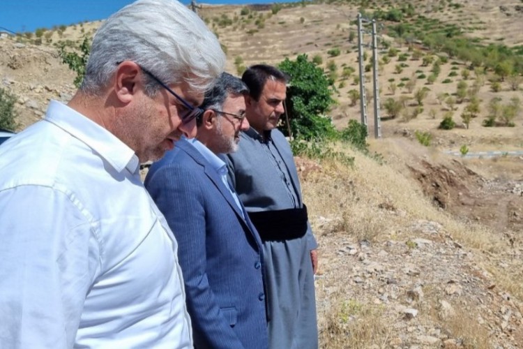 بازدید فرماندار پاوه از پروژه نهضت مسکن ملی شهر پاوه