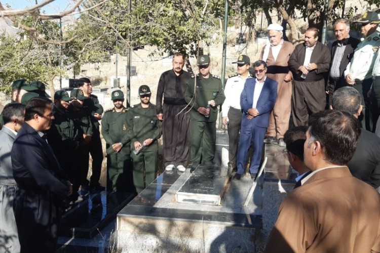 مزار شهدای پاوه گلباران و عطرافشانی شد