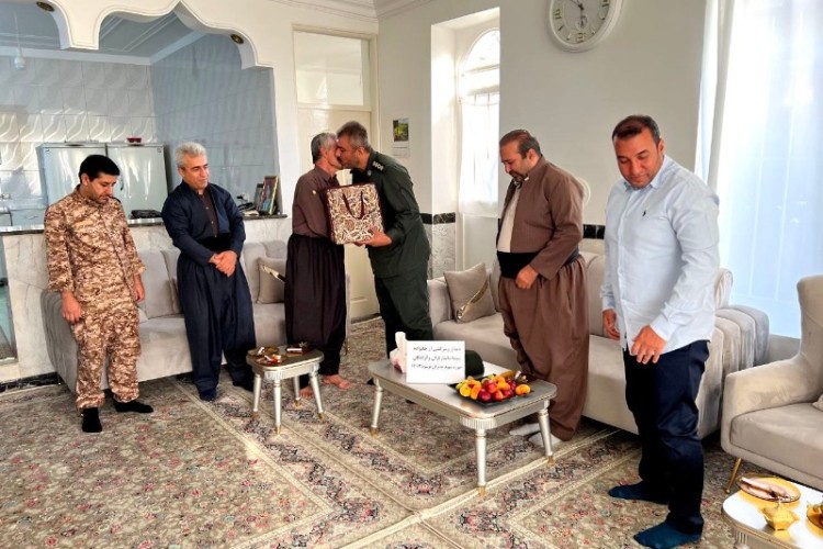 از آزاده سرافراز غفور فتاح پور درشهر نوسود تجلیل بعمل آمد