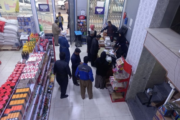 عرضه و توزیع گوشت مرغ منجمد با قیمت مصوب دولتی در فروشگاه اتحادیه تعاونی روستایی پاوه