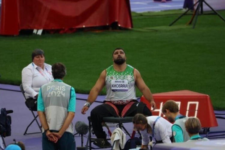 یاسین خسروی طلای پرتاب وزنه را با اقتدار گرفت