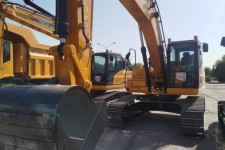 تجهیز ناوگان نقلیه شهرداری پاوه به یک دستگاه بیل مکانیکی چرخ زنجیری