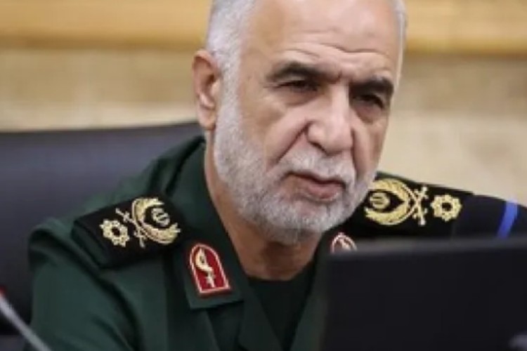 دفاع مقدس ملت ایران را خودکفا کرد