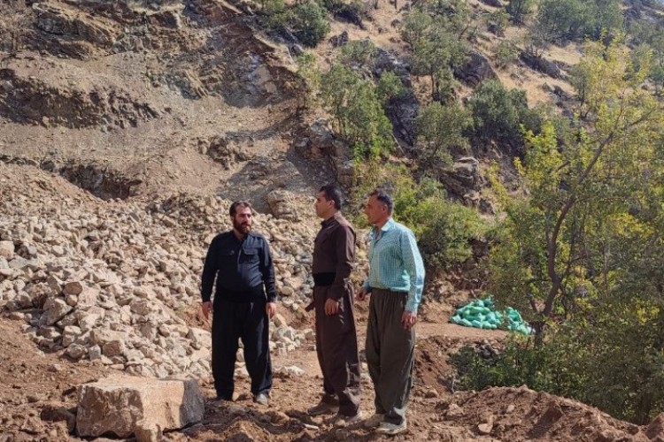 نودشه صاحب یک زمین چمن مصنوعی زیبای فوتبال می‌شود