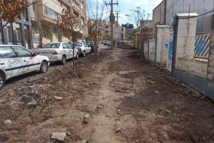 شروع اجرای فاز اول طرح همسان‌سازی پیاده‌روهای خیابان امام محمد غزالی پاوه