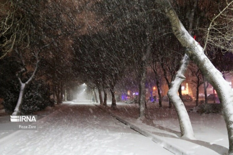 بارش برف در مناطق سردسیر کرمانشاه آغاز شد