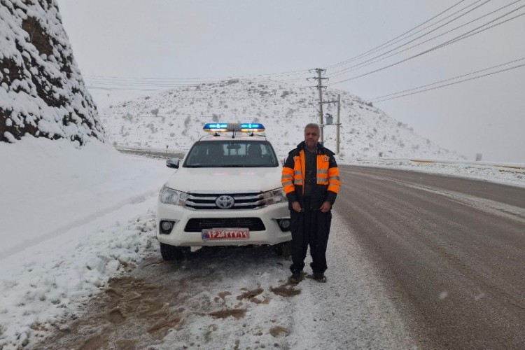 رئیس اداره راهداری پاوه: بارش 20 سانتیمتری برف در سه راهی شهداء پاوه