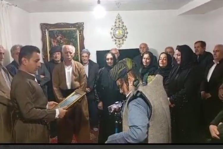 دیدار و قدردانی گروه سپاس پاوه از «کاک عزت راشت»