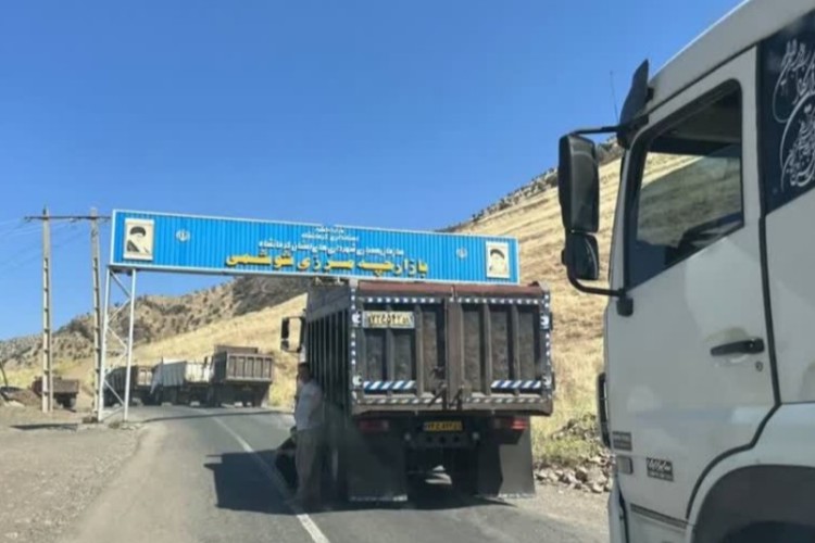 شتاب گرفتن صادرات کالا از مرز شوشمی کرمانشاه با راه‌اندازی باسکول جدید