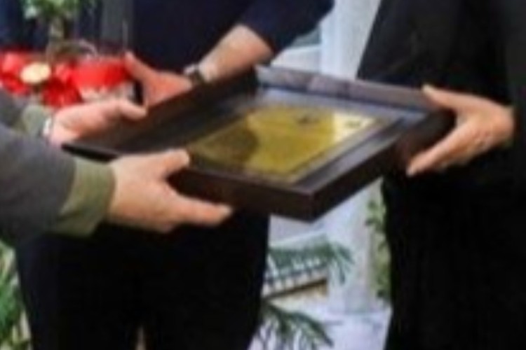 از خانواده شهید تجلیل به عمل آمد