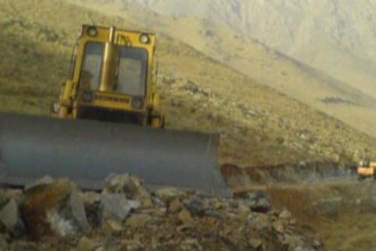 پروژه پارک قلادزه به صورت آرام آرام در حال انجام است