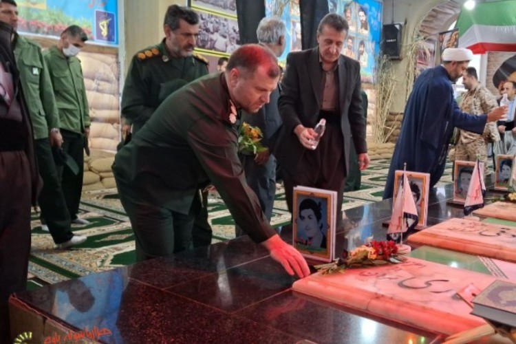 غبارروبی مزار شهدای پاوه بمناسبت سالروز شهادت سردار دل ها