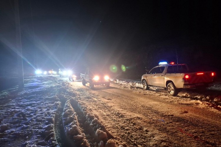 ۱۵ خودروی گرفتار در برف ارتفاعات شاهو نجات پیدا کردند