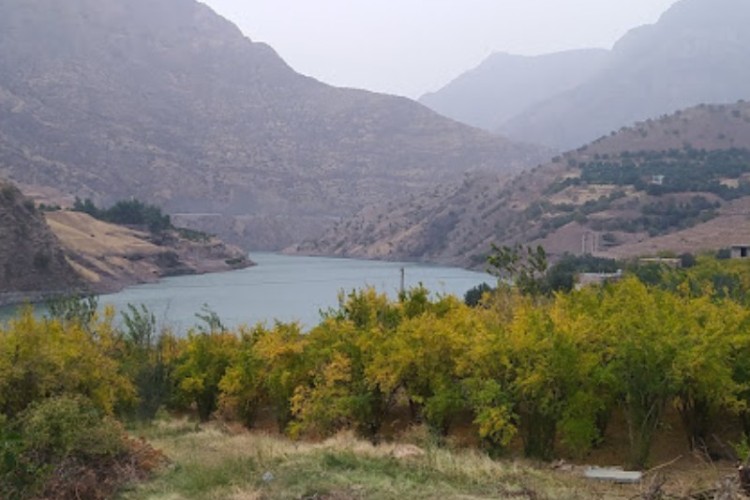 طبیعت زمستانی روستای هیروی پاوه در جوار رودخانه سیروان