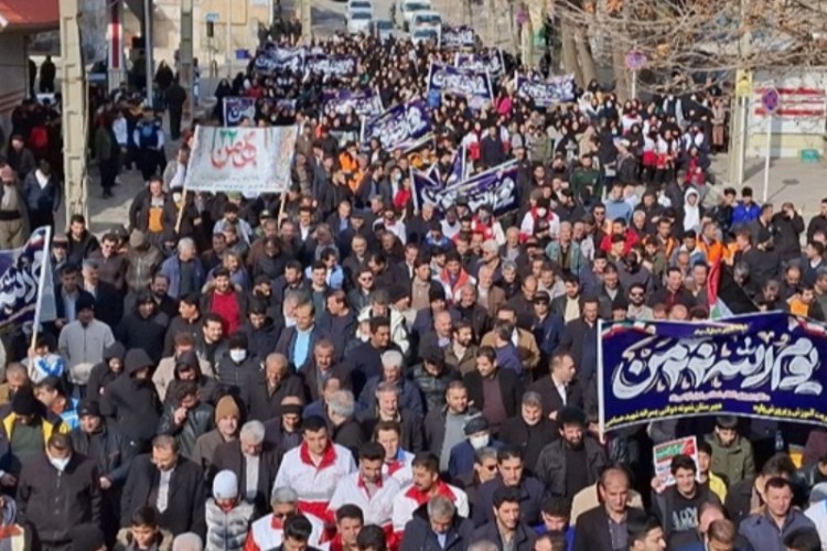 حضور باشکوه مردم پاوه درراهپیمایی ۲۲ بهمن