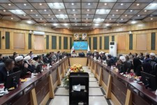 یک نشست و یک غایب بزرگ