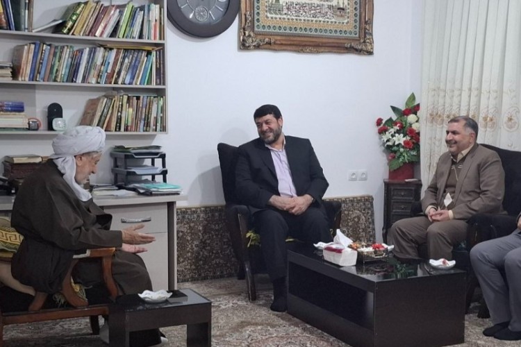 ابراز رضایتمندی ماموستا ملا قادر قادری از تلاش‌های خالصانه جمعیت هلال احمر استان کرمانشاه