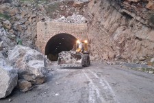 ریزش کوه در محور پاوه به نودشه/مسیر پس از ۲ ساعت بازگشایی شد