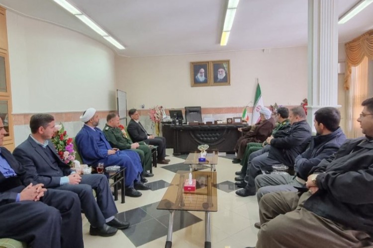 دیدار حاج ماموستا ملا قادر قادری امام جمعه پاوه با فرماندار