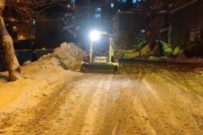 شهروندان جوان نودشه با خودروهای کمک دار خود به یاری شهرداری آمدند