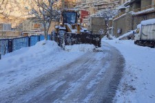 نمک پاشی کلیه معابر شهر نودشه توسط کارگران خدوم شهرداری