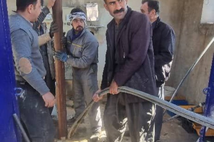 تعویض و راه اندازی الکتروپمپ شناور ۳۷ کیلووات چاه روستای نوریاب