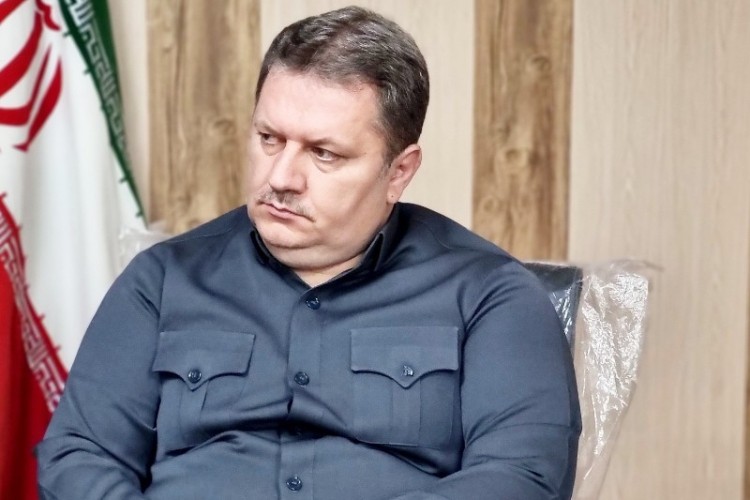 توزیع بیش از ۷۲۰ میلیون تومان اقلام آموزشی و پوشاک بین دانش‌آموزان نیازمند پاوه توسط مؤسسه خیریه قبا