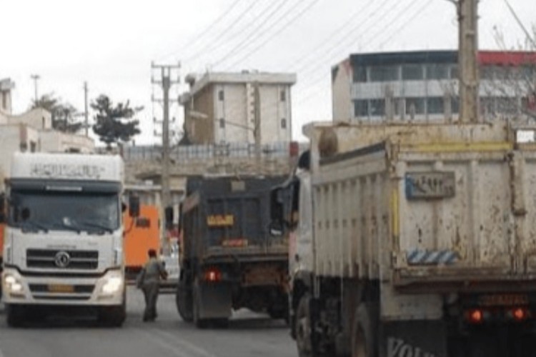 اعلام محدودیت ترافیکی جدید برای کامیون‌ها در سطح شهر پاوه/فرمانده انتظامی پاوه: جان مردم خط قرمز پلیس است