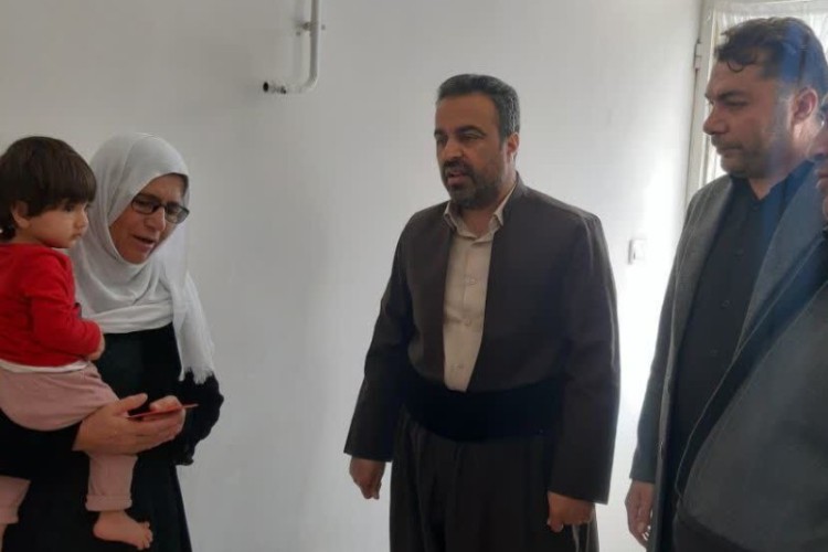 تجلیل از خانواده معظم شهدا در پاوه به مناسبت هفته بسیج و باهمت اداره برق شهرستان پاوه