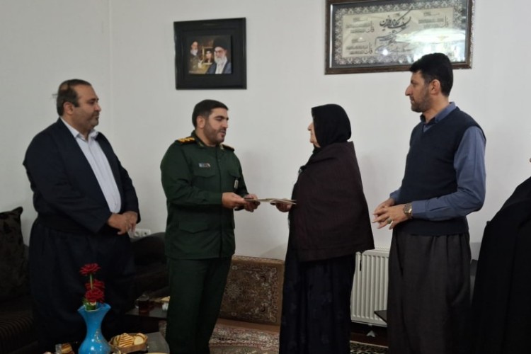 دیدار با خانواده‌های معظم شهدا در پاوه