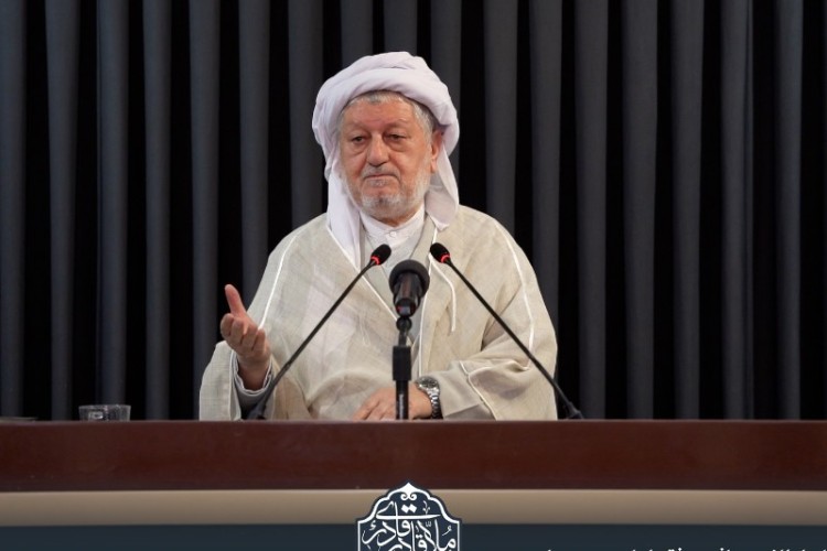 تذکر قاطع امام جمعه پاوه به گوینده شبکه تلویزیونی کردستان عراق: ادب داشته باشید