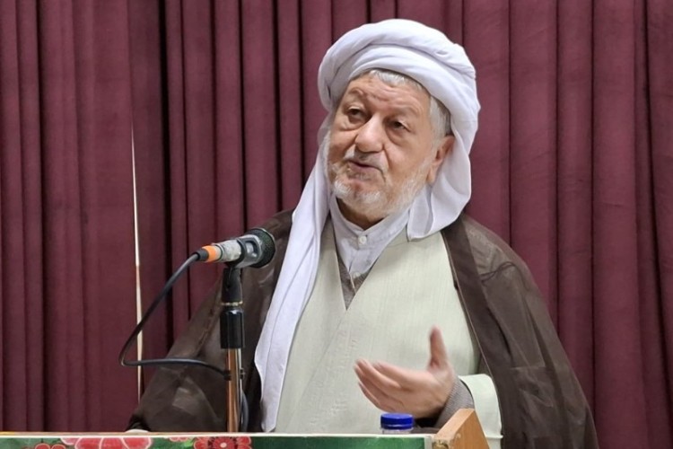 امام جمعه پاوه: حضرت فاطمه زهرا(س) الگوی جاودانه زنان مسلمان و محور تربیت دینی جامعه است