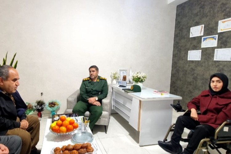 دیدار سرهنگ بهرام میرزایی با نادیا ابراهیمی، توانخواه و فعال حوزه روان‌شناسی در پاوه