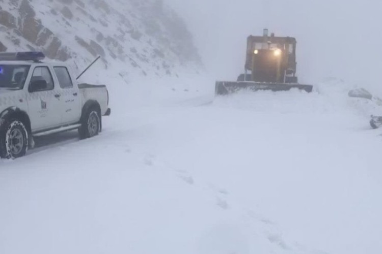 بارش دو متری برف در سه راهی شهدای پاوه