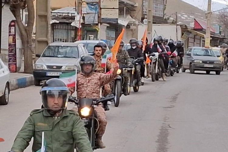 برگزاری رژه موتوری و خودرویی بمناسبت آغاز دهه مبارک فجر در شهرستان پاوه