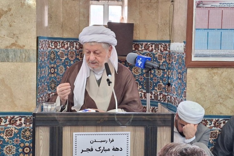 امام جمعه پاوه: دهه فجر فرصتی برای تبیین تاریخ انقلاب و تقویت بصیرت نسل جوان است