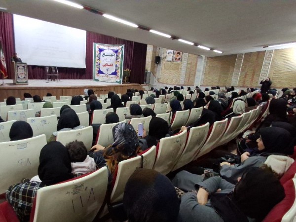 اجتماع بانوان انقلابی پاوه با محوریت تبیین نقش زن در انقلاب اسلامی برگزار شد+تصاویر