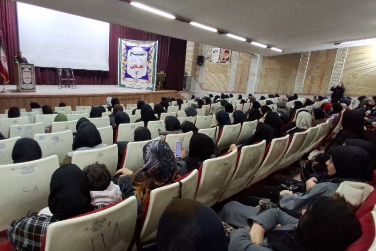 اجتماع بانوان انقلابی پاوه با محوریت تبیین نقش زن در انقلاب اسلامی برگزار شد+تصاویر