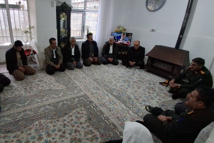 دیدار با خانواده‌های معظم شهدا در پاوه به مناسبت دهه مبارک فجر