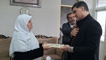 از دیدار با خانواده‌های معظم شهدا در پاوه بمناسبت دهه فجر