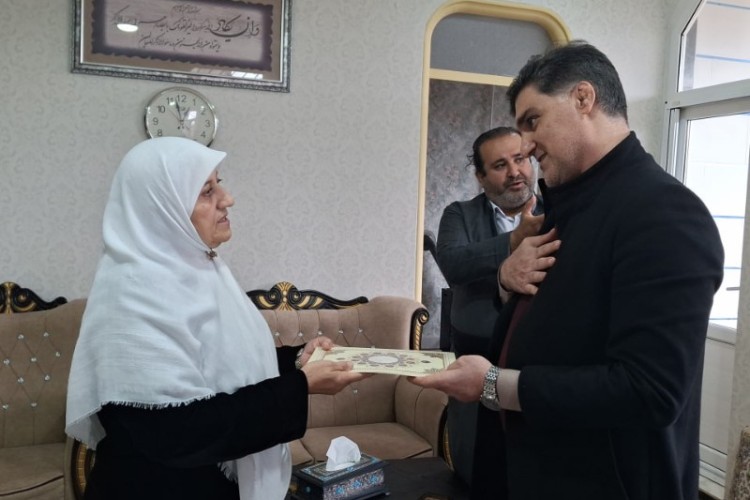 از دیدار با خانواده‌های معظم شهدا در پاوه بمناسبت دهه فجر