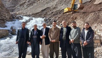 آغاز عملیات لایروبی و ساماندهی چشمه سفیدآب با پیگیری بخشدار باینگان